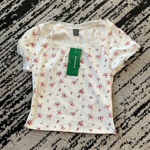 NWT White Floral Lace Trim Crop Top SIZE SMALL